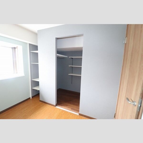 ルイメゾン2201号室 ウォークインクローゼット