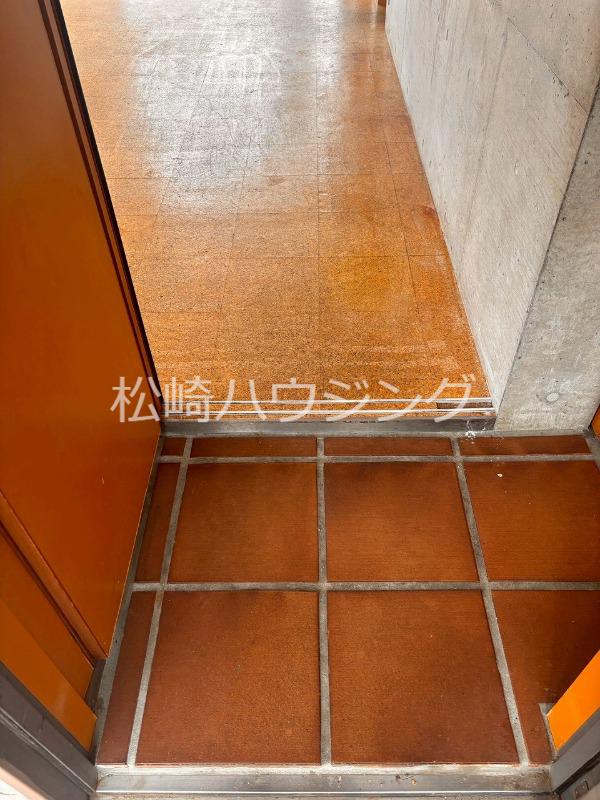 TRINITE Rouge3階 玄関