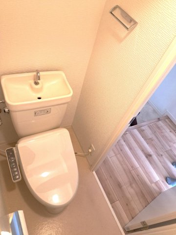 グランドハイツ原宿302号室 ウオシュレット付きトイレ