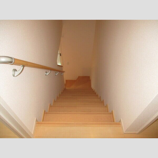 リビングタウン南花島　A101号室 中階段