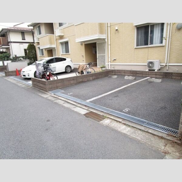 サンフルール101号室 駐車場(要空き確認)