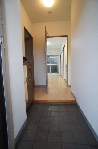 ルミエール若葉0101号室 玄関