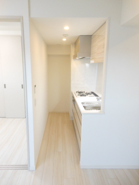 ガーラ・ヒルズ不動前5階 白を基調としたぬくもりのあるキッチンです♪