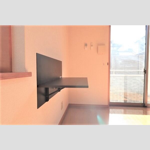 シャトーブリリアント101号室 ワークデスク