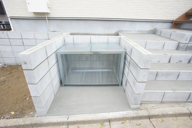 カーサルミエール0104号室 敷地内ゴミ捨て場