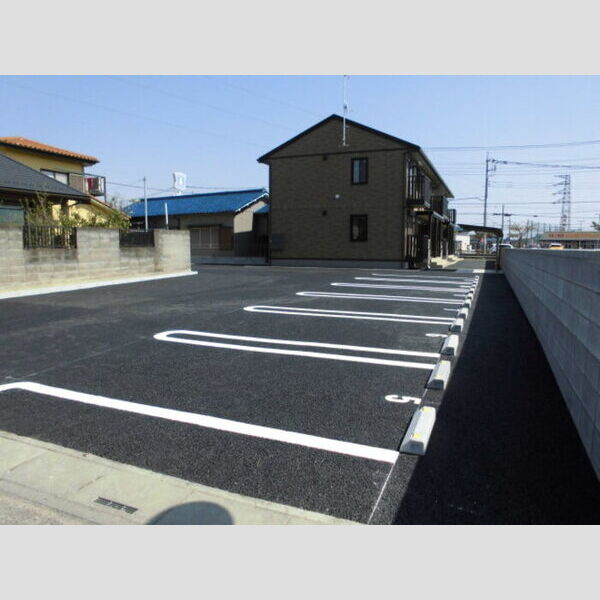 ガーデンコート 駐車場