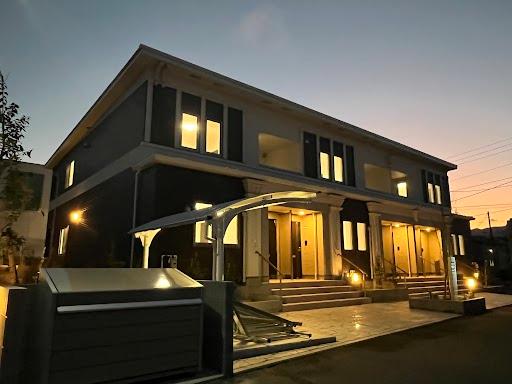 ミルフィオリ 外観写真（夜）