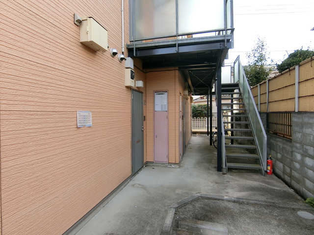 ビーハイヴ0202号室 エントランス