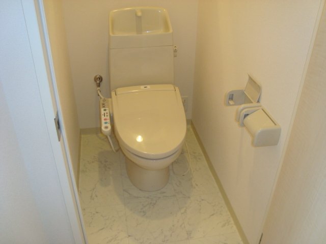 レフィナードＮ．Ｋ シャワー付トイレ