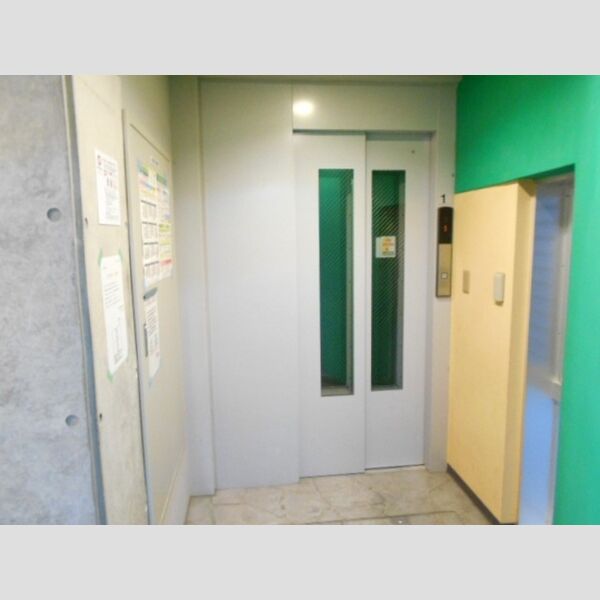 ロッソポルタ エレベーター