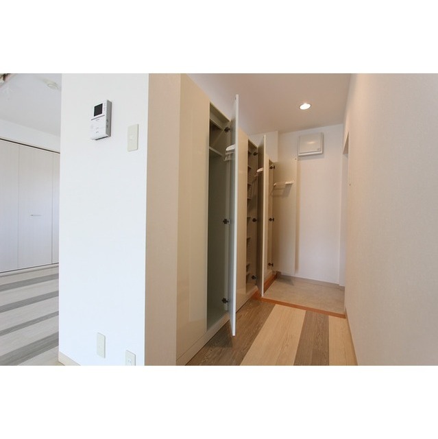 ポム・ドゥ・パン302号室 玄関