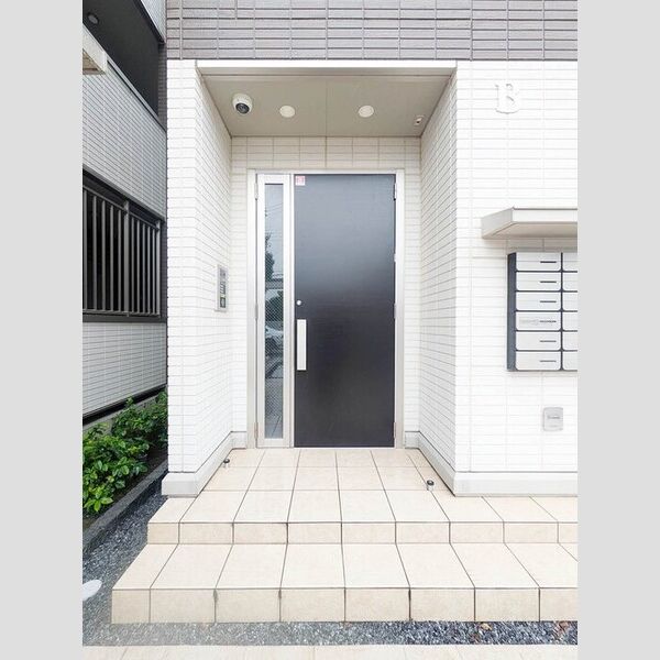 オークリーフ三郷　B棟205号室 エントランス