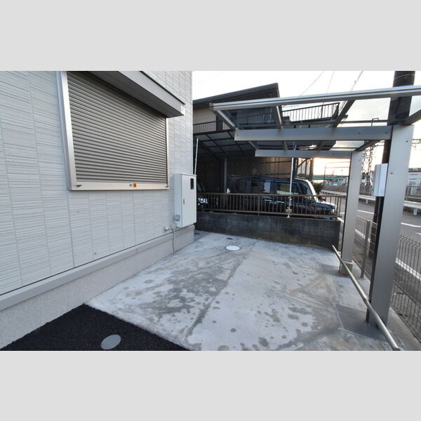 メタルフォックス302号室 屋根付き駐輪場