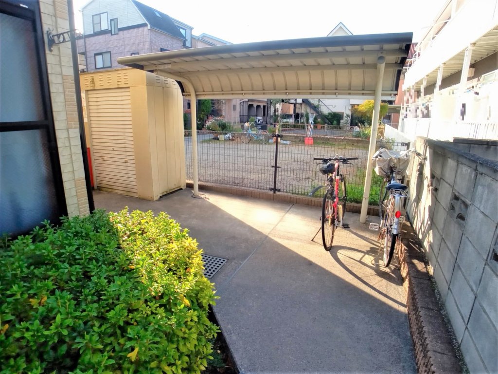 レオパレスグランシャリオ106号室 駐輪場完備。