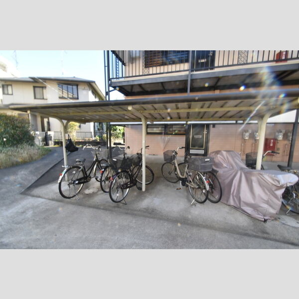 パーシモン　Ⅱ201号室 屋根付き駐輪場