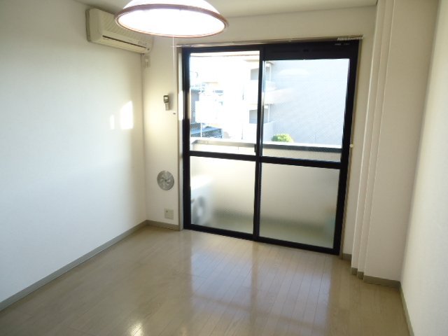 リリーベル 洋室