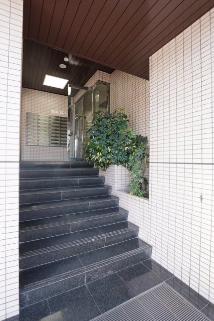 ハイツベルグ上池台6階 エントランス