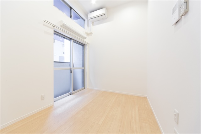 プロストル　ミラ リビング