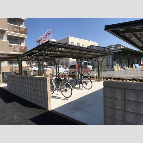 ウィステリア 駐輪場