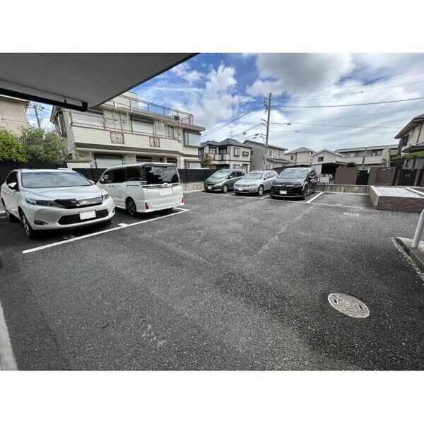 エマーレ石神井台205号室 駐車場