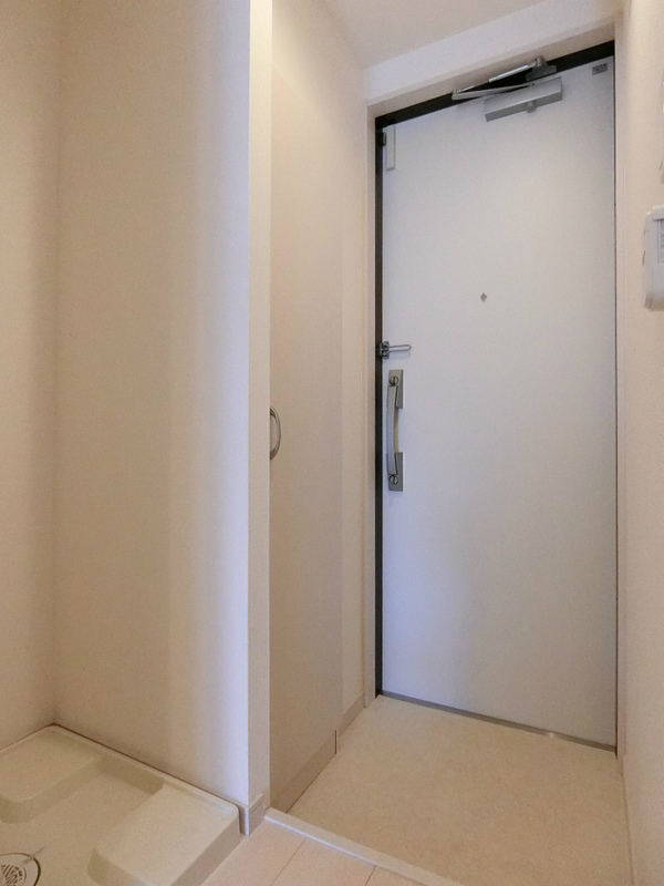 リブリ・ウンレーヴ1階 玄関