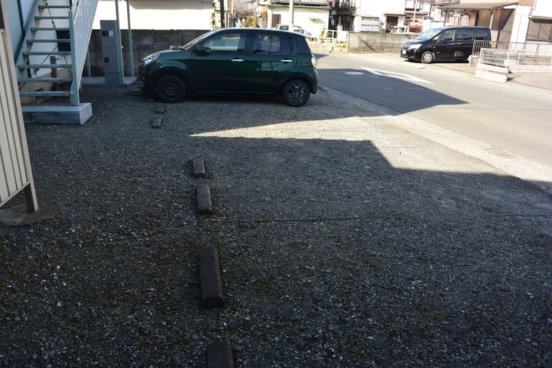 メゾンサンシティ 駐車場