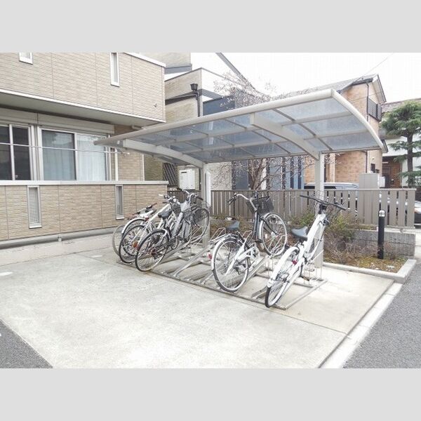 クレール市川 駐輪場
