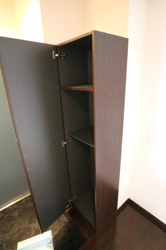 REV　REFAYS　B・B 玄関