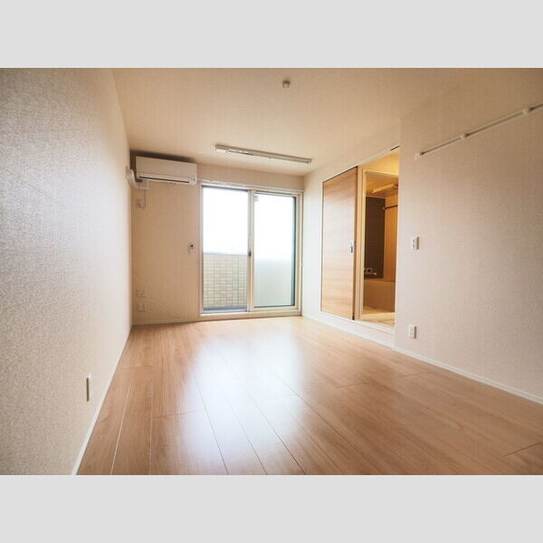 コンフォート新治 洋室(8.1帖)