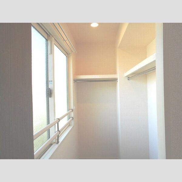 アヴァンセ新都心305号室 ウォークインクローゼット