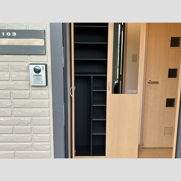 ガーデンヒルズ　B 玄関