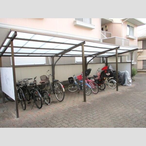 ファーストヴューラ十一番館105号室 駐輪場