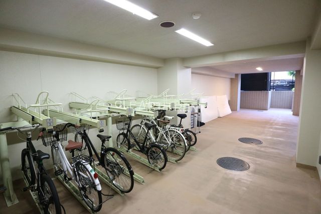 パレステュディオ六本木ＥＡＳＴⅡ2階 屋内駐輪場