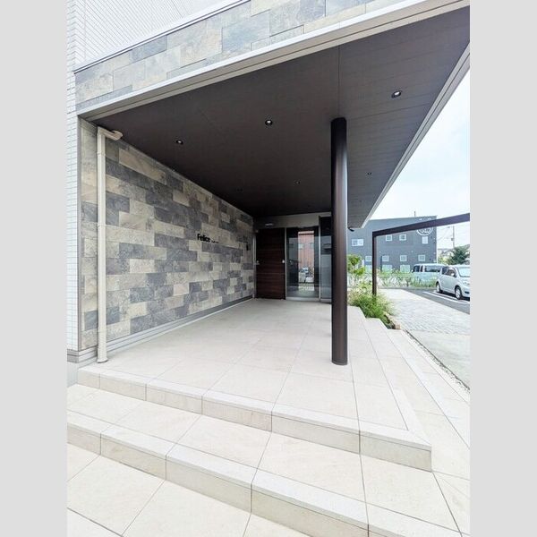 フェリーチェ 出入口