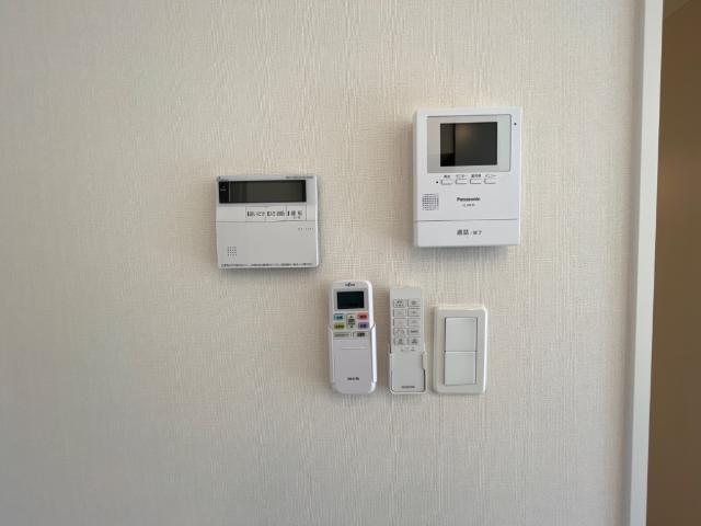 レヴメゾン神山弐番館 カメラ付インターホン