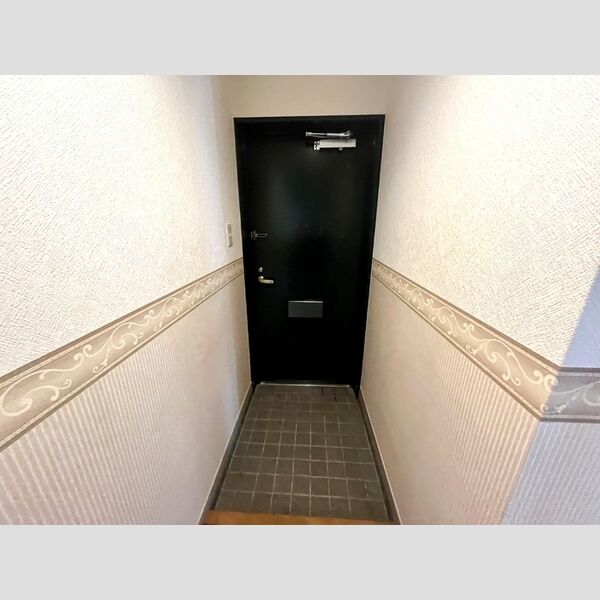 フジ・ヴェール毘沙門堂 玄関