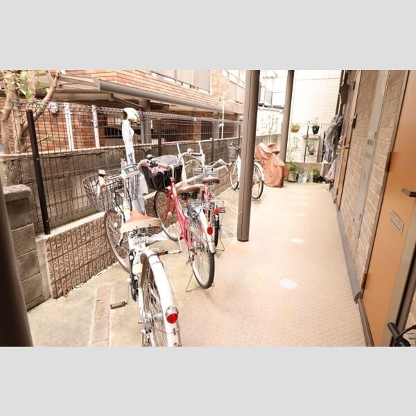 レグルス202号室 敷地内自転車駐輪場