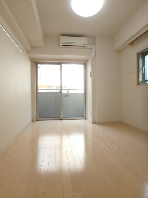 グランド・ガーラ横濱山下町5階 6.8帖/明るい洋室！