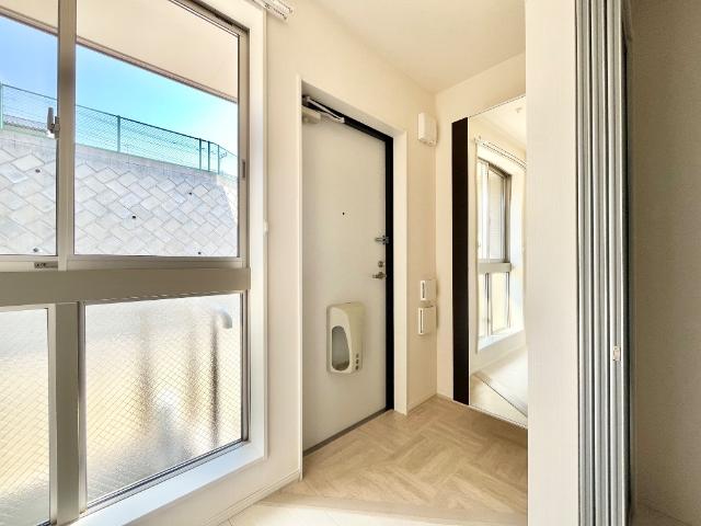 ＲＵＢＥＬＵＳＯ（ルベルソ）102号室 玄関