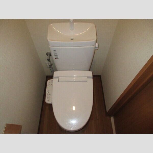 Weave205号室 温水洗浄便座・上部に棚があります