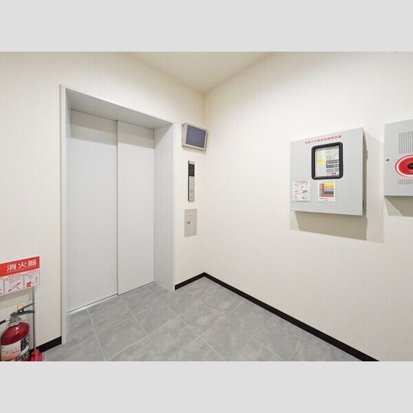 まいづるビル エントランス