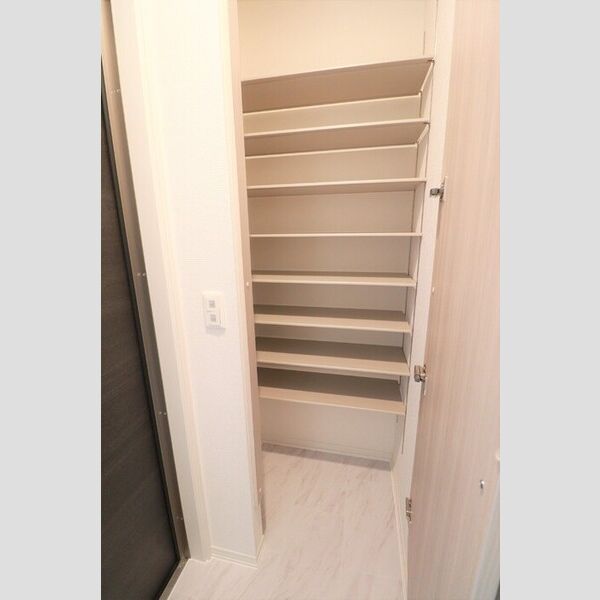 D Paina 鴨居301号室 シューズクローク