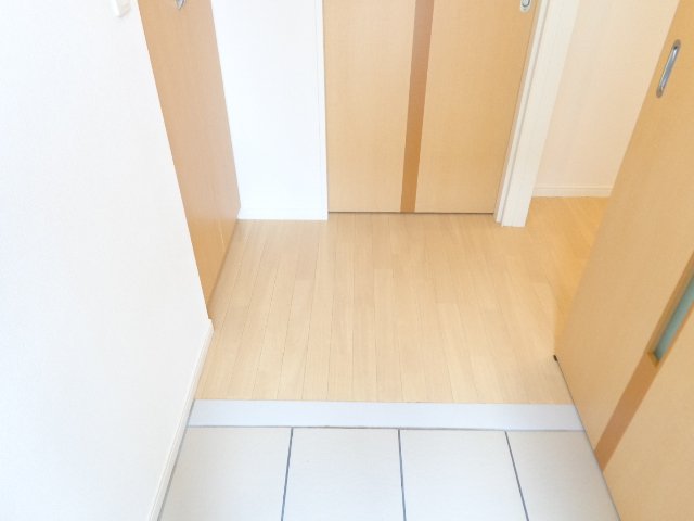 フローリッシュ・ガーデン102号室 玄関