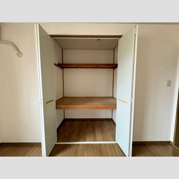 ヴェラクレスト　弐番館 物入