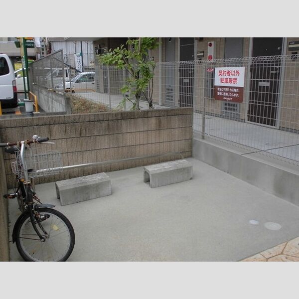 Forest Hill206号室 バイク置場