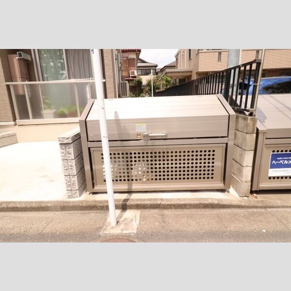 ラフィーネf 敷地内ゴミBOX