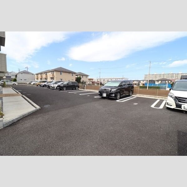 コンフォールクレール 駐車場