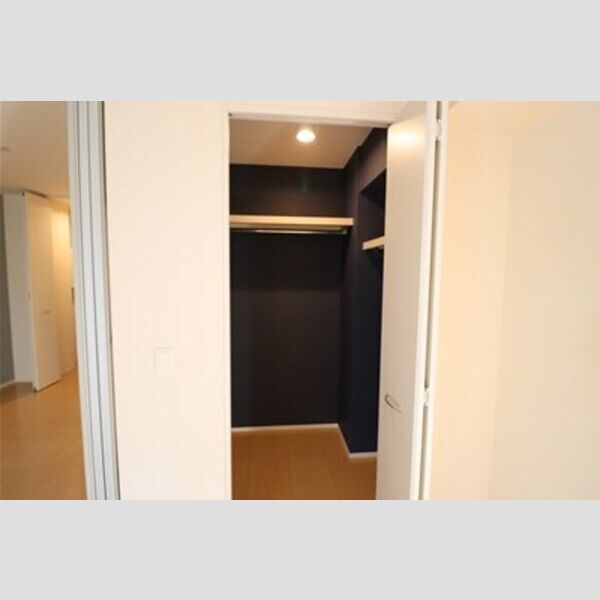 サン・デボーテ103号室 ウォークインクローゼット