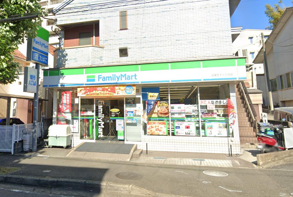港南6丁目戸建て 【コンビニエンスストア】ファミリーマート 双葉笹下一丁目店まで930ｍ