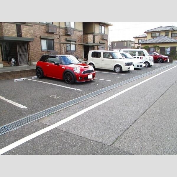 プルミエ 駐車場